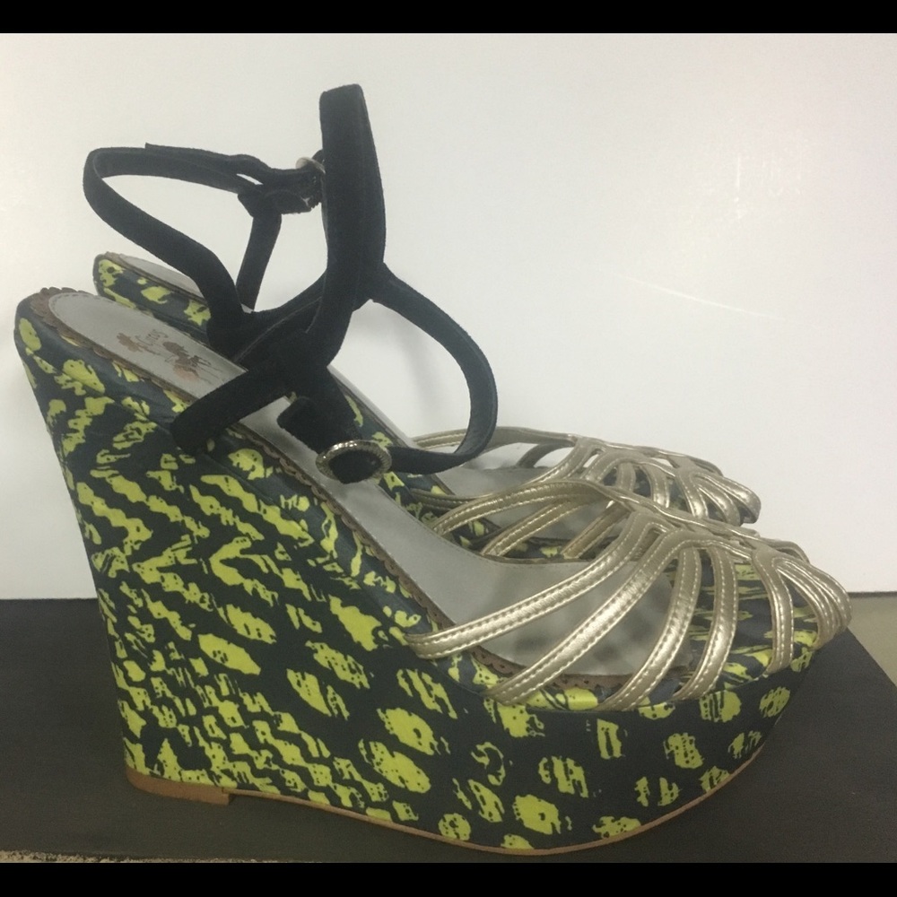 Unique gorgeous wedge sandals.